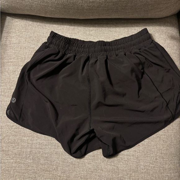 Lululemon Hotty Hot Low Rise 2.5” Black - Picture 2 of 2